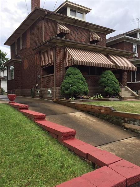 Front of the house with parking and driveway to th