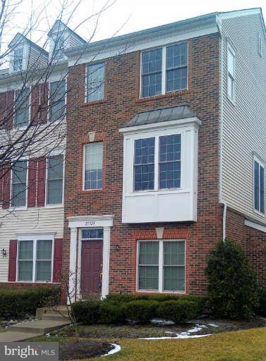 25325 Crossfield Dr, Chantilly, VA 20152 - photo 1