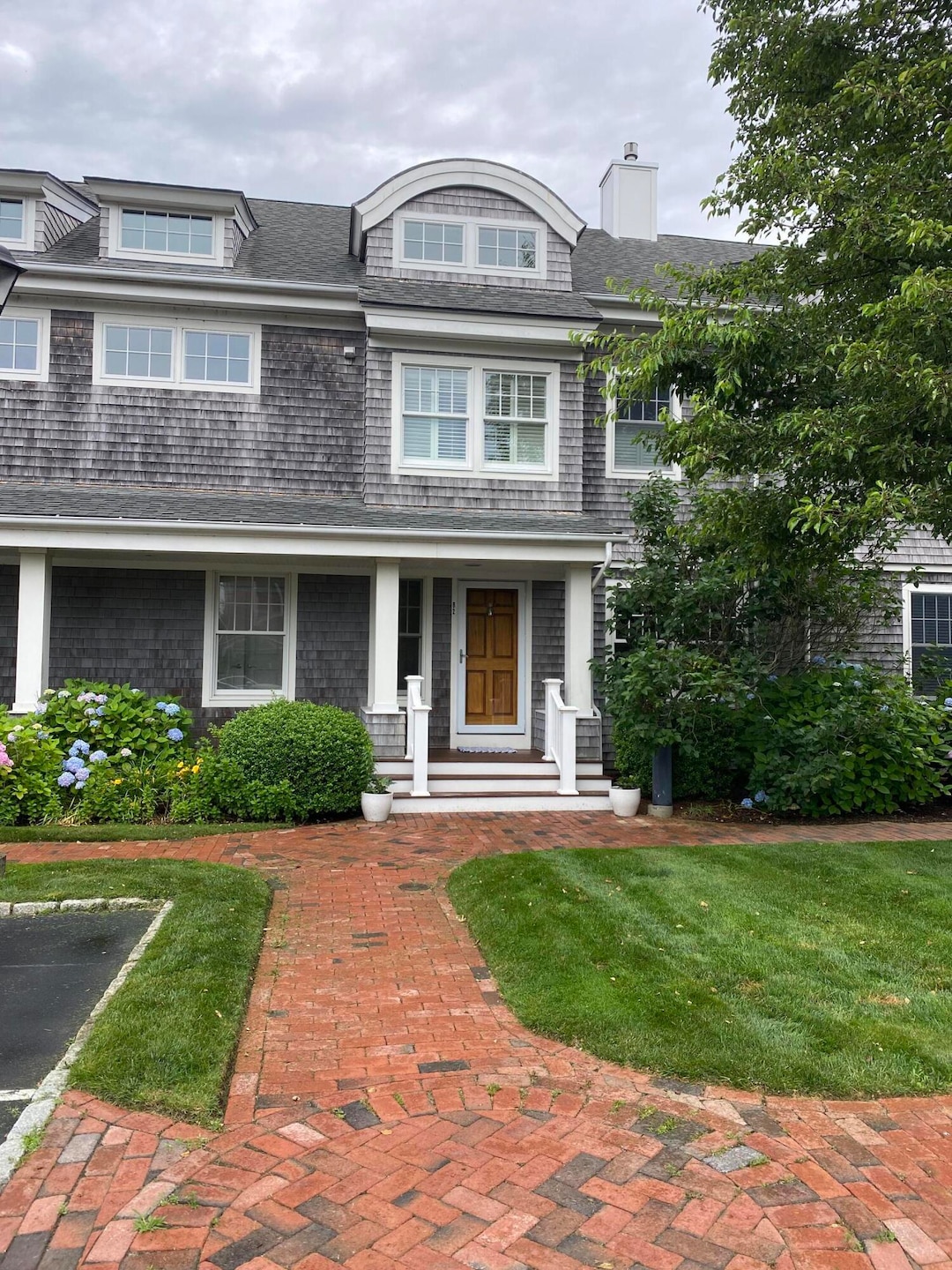 Sold $1,150,000 • Co-Listing Agent