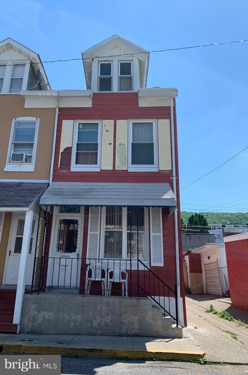 713 Locust St, Reading, PA 19604 - photo 1