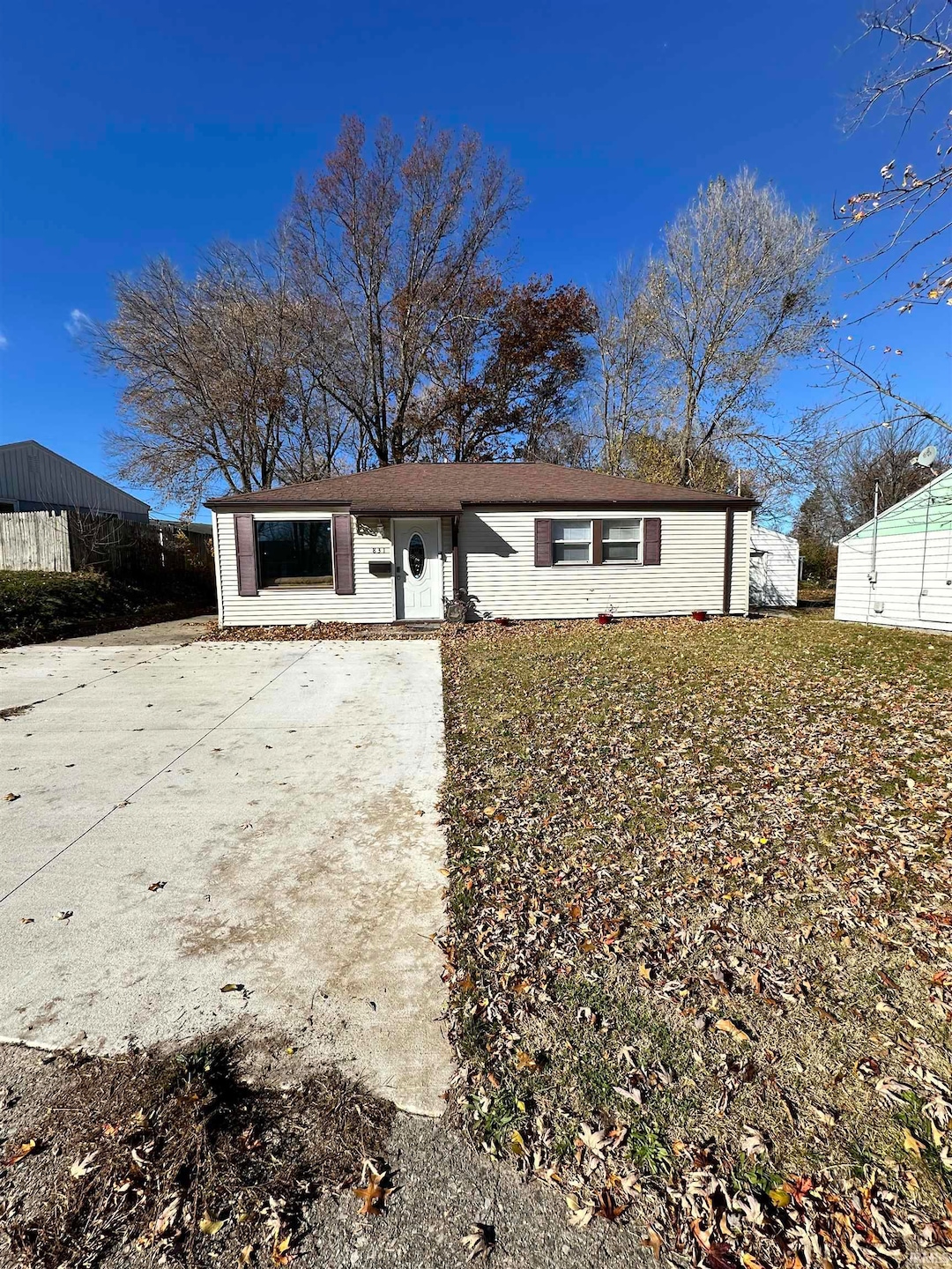 831 Lancaster Dr, South Bend, IN 46614 - photo 1
