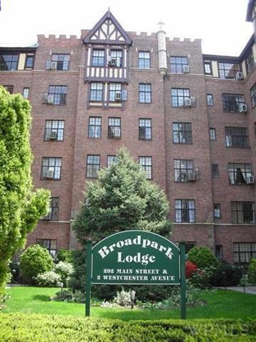 292 Main St unit 5B, White Plains, NY 10601 - photo 1