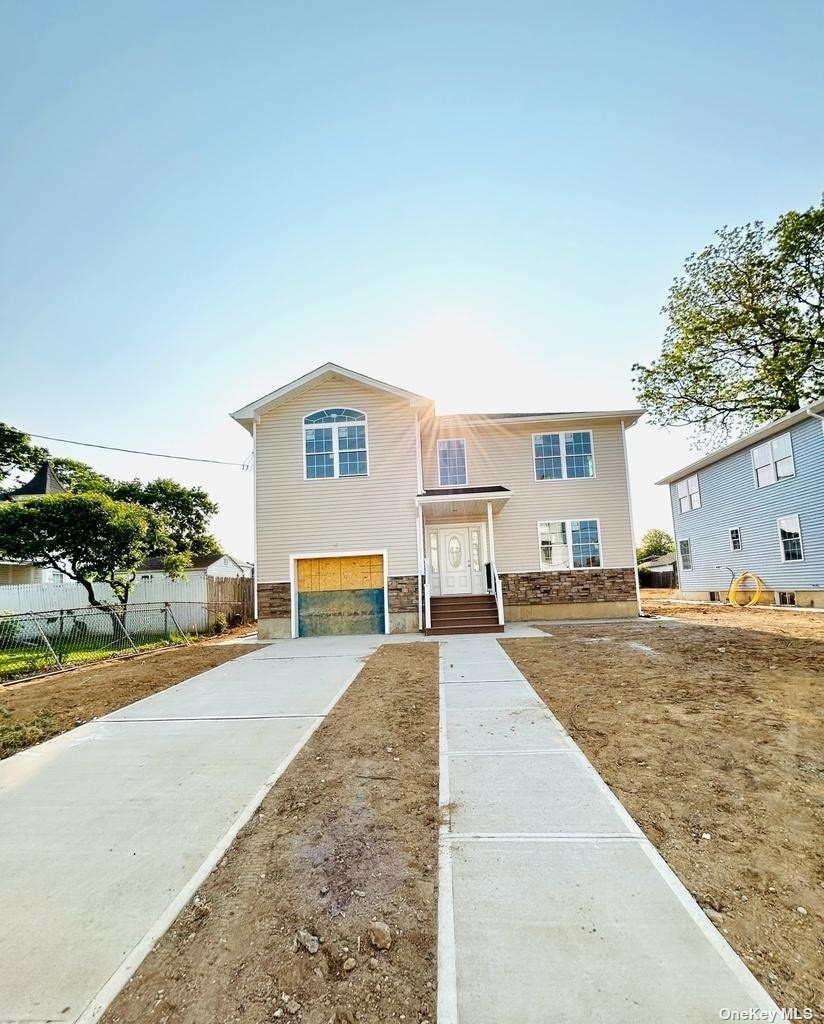 Pending $899,000 • Co-Listing Agent