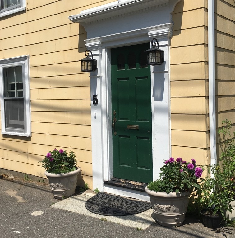 5 Middle St unit 1, Marblehead, MA 01945 - photo 1