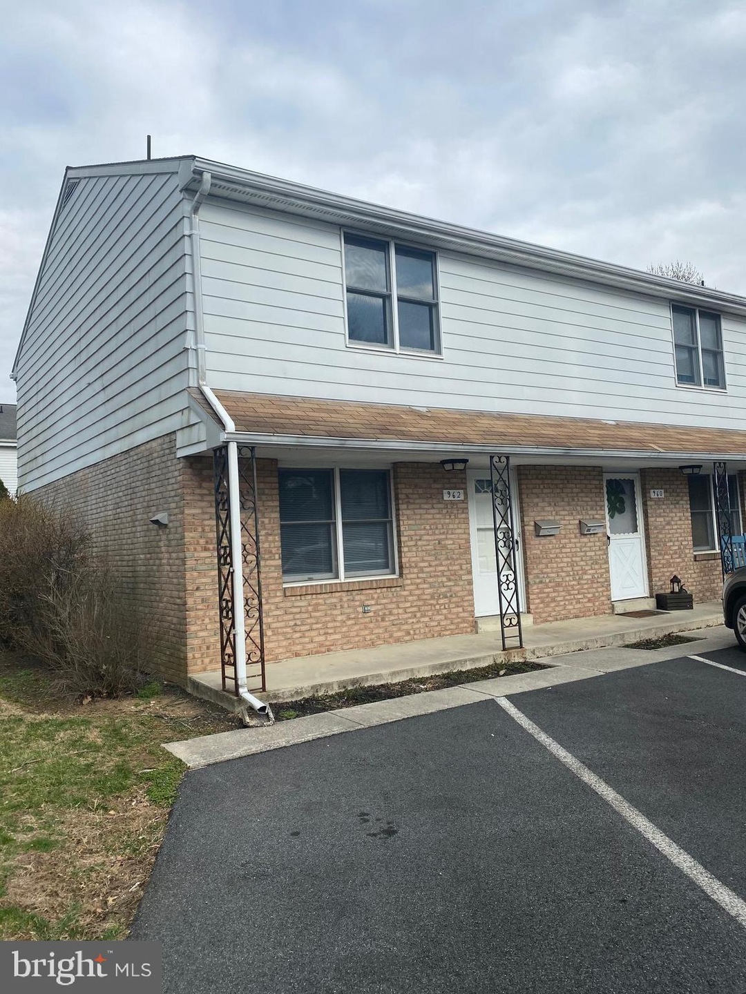 962 E Maple St, Palmyra, PA 17078 - photo 1