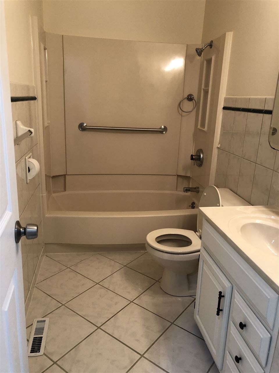 1086 Mckinley Blvd, Flint, MI 48507 - photo 1