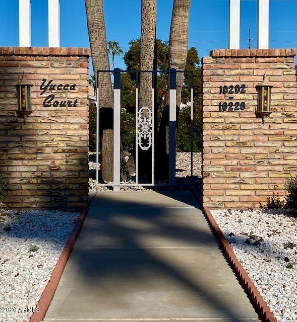 Yucca Court Entry