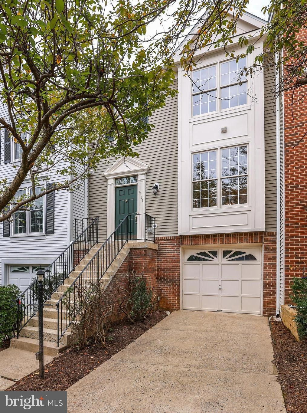 3111 Sutherland Hill Ct, Fairfax, VA 22031 - photo 1