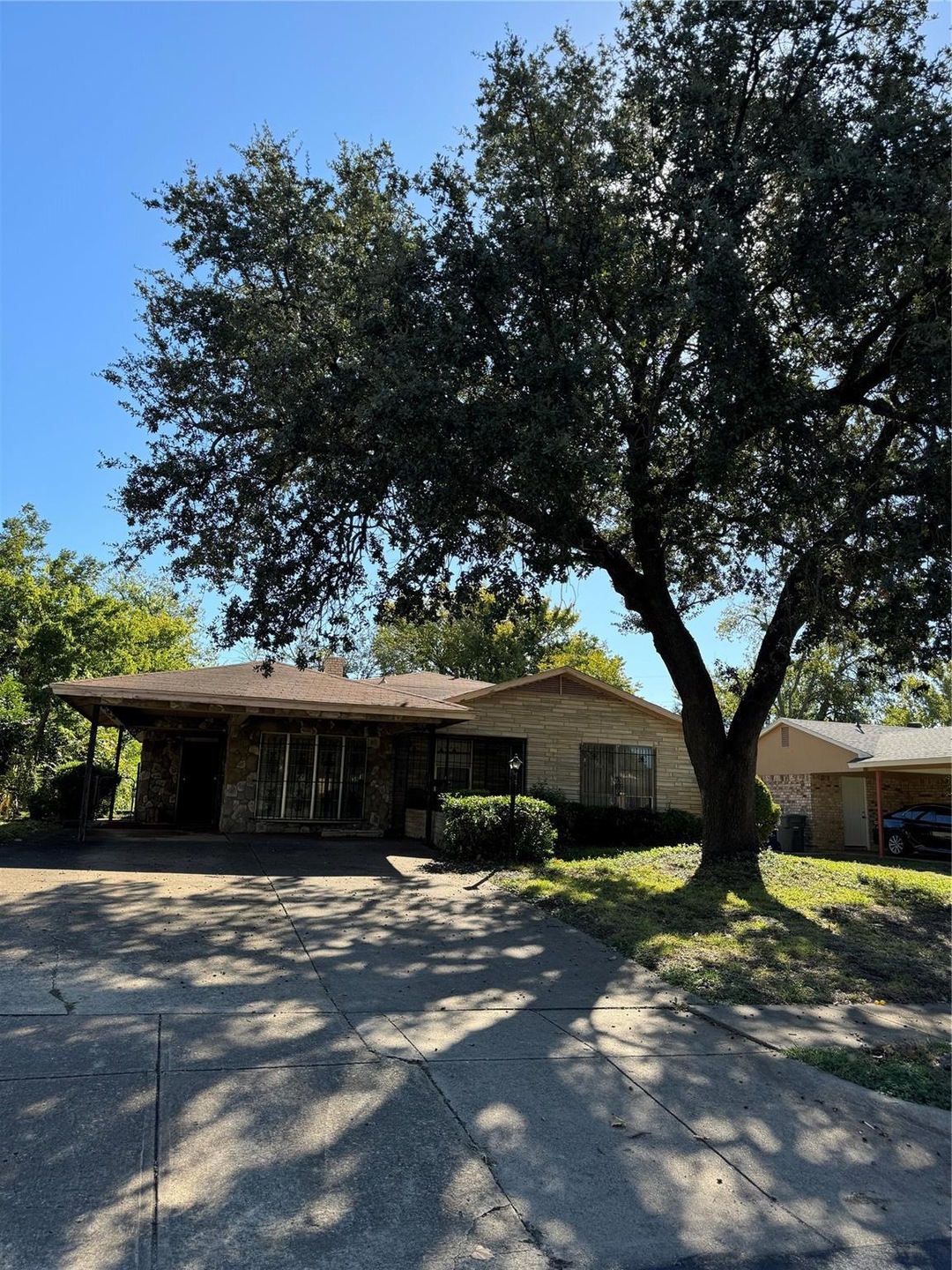 Ranch-style house featuring a carport