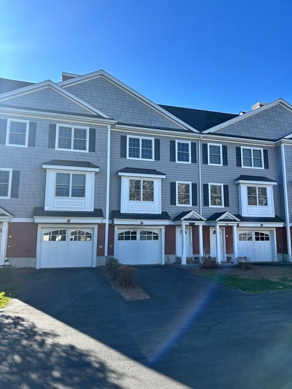 1975 Middlesex St unit 10, Lowell, MA 01851 - photo 1