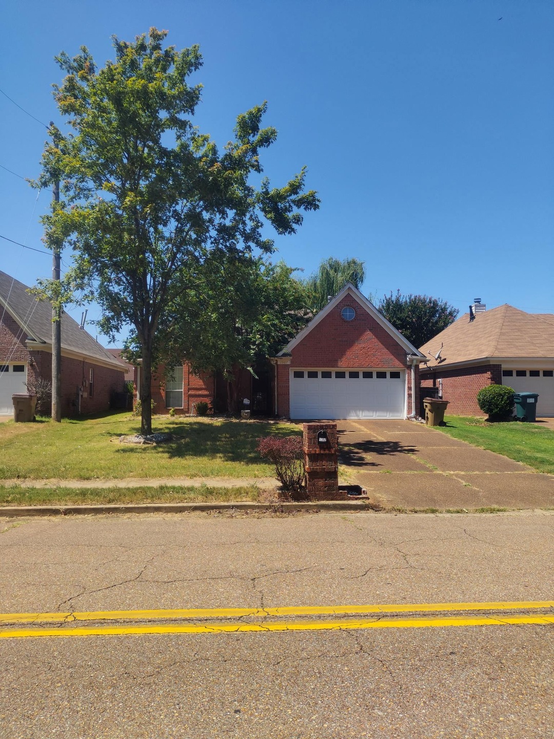 View of front facade featuring a garage and a fron