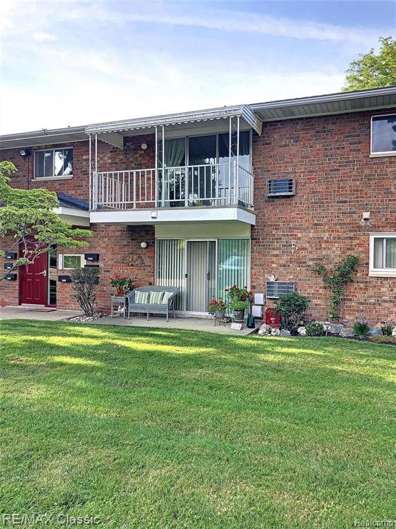 Beautiful Large Covered Balcony