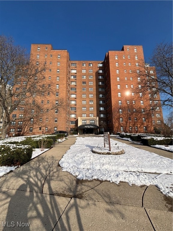 Edgewater Towers Condominiums, Lakewood, OH 44107 - photo 1