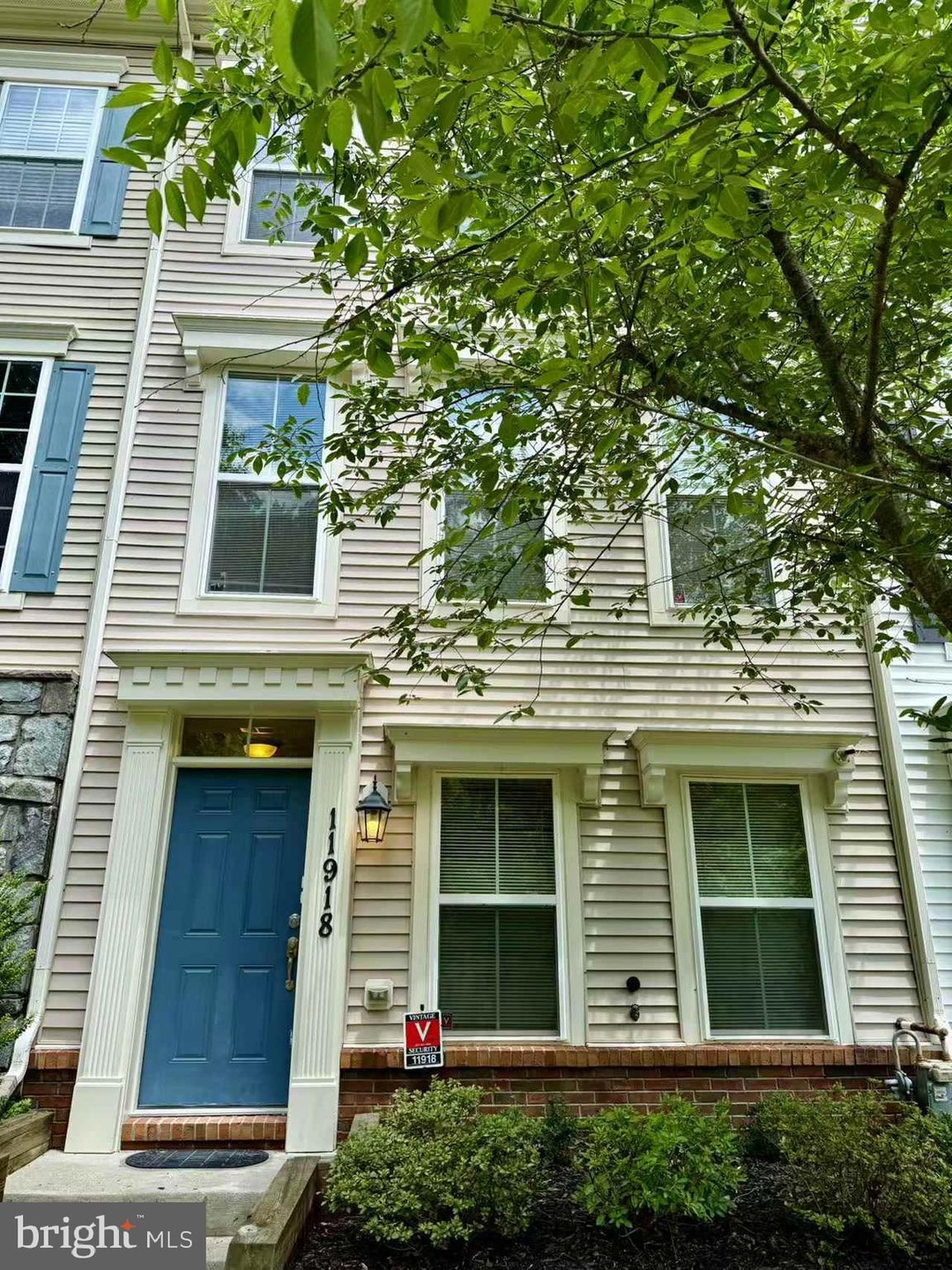 11918 Weybridge Ln, Germantown, MD 20876 - photo 1