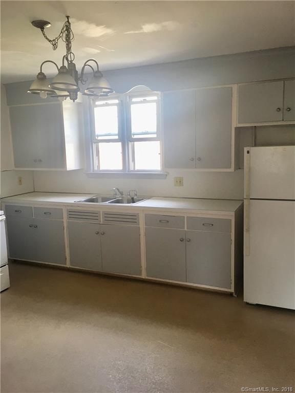 127 Scofield Ave, Bridgeport, CT 06605 - photo 1