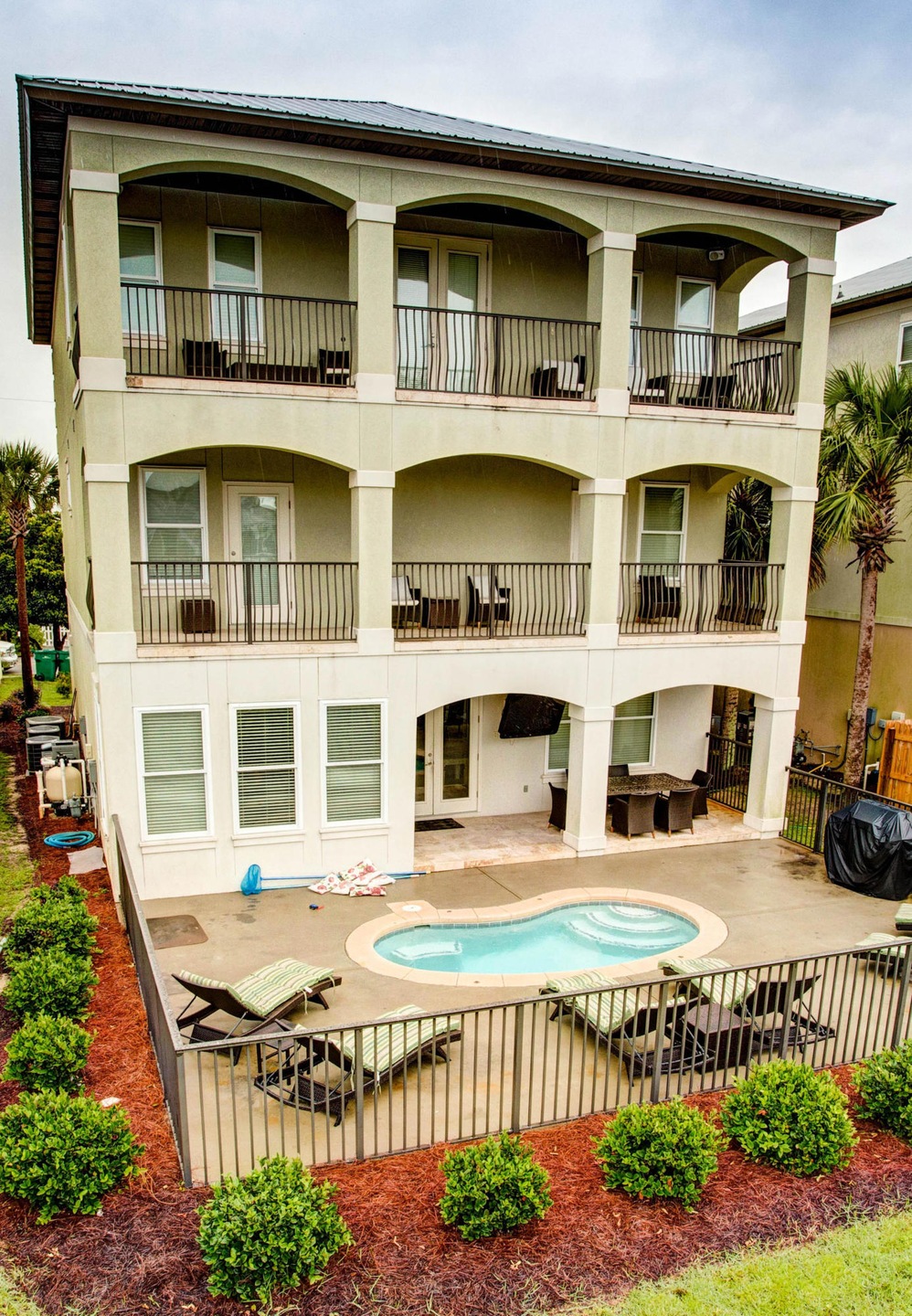 Exterior Pool