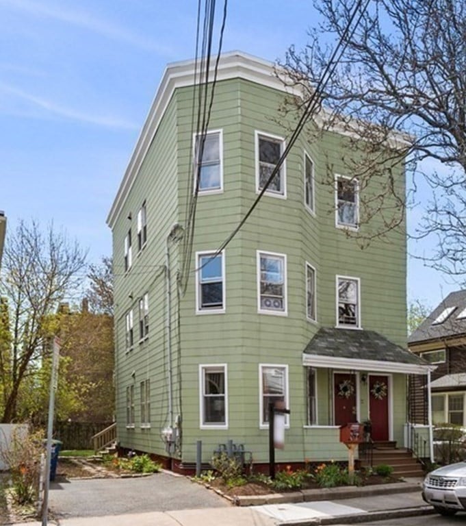 Sold $1,550,000 • Co-Listing Agent