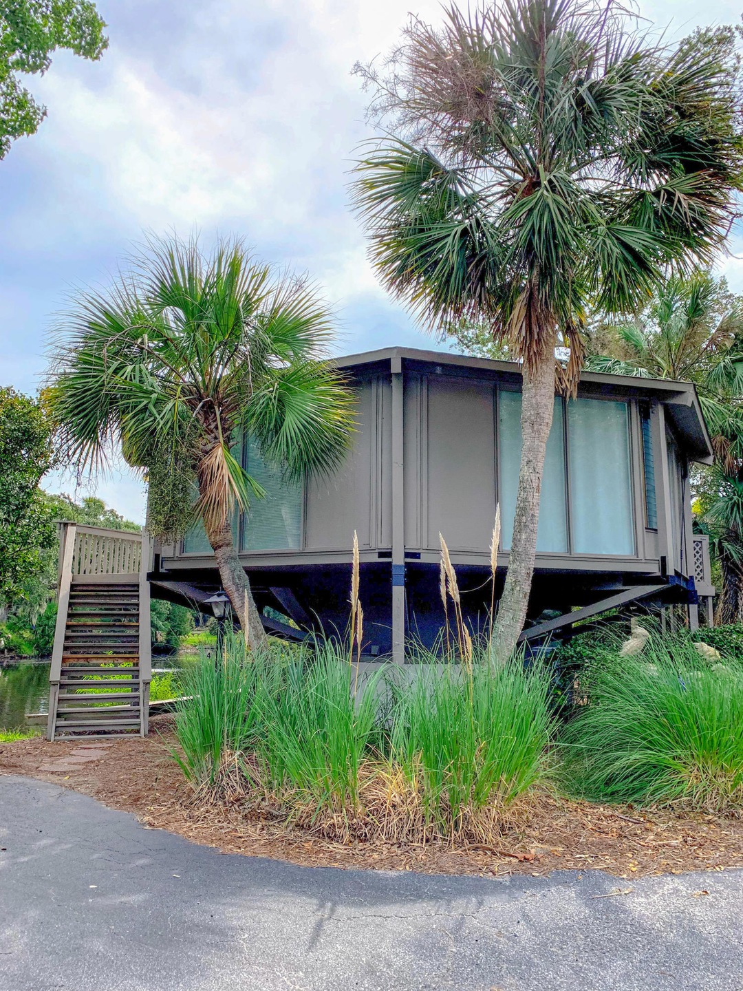 Island Pedestal Villa -