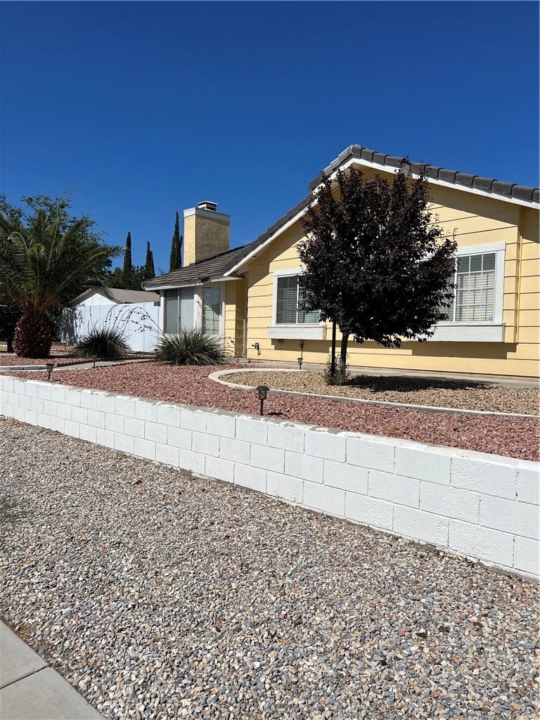 13762 Deauville Dr, Victorville, CA 92395 - photo 1