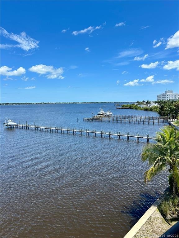 411 SE Osceola St unit 302, Stuart, FL 34994 - photo 1