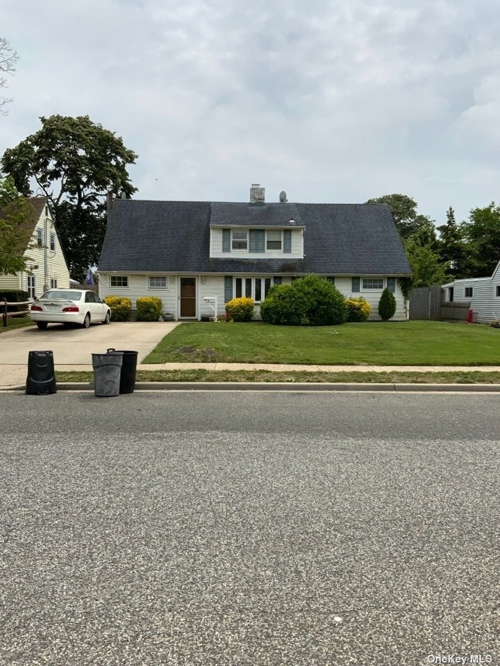 93 Chimney Ln, Levittown, NY 11756 - photo 1