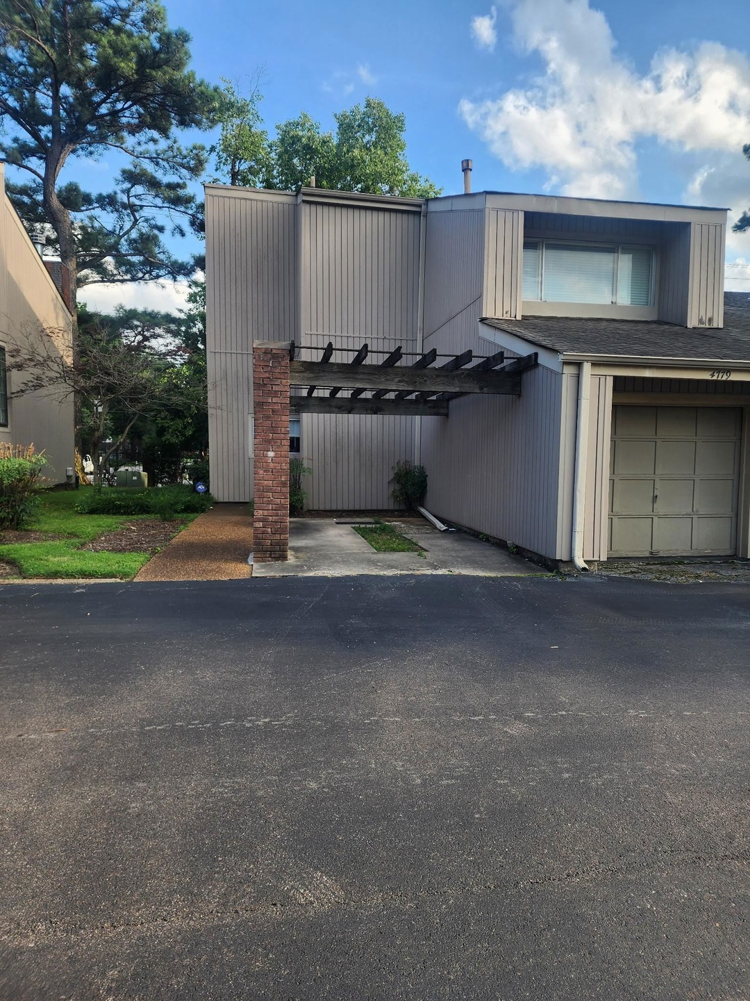 4779 Towering Oaks Dr unit 704, Memphis, TN 38117 - photo 1