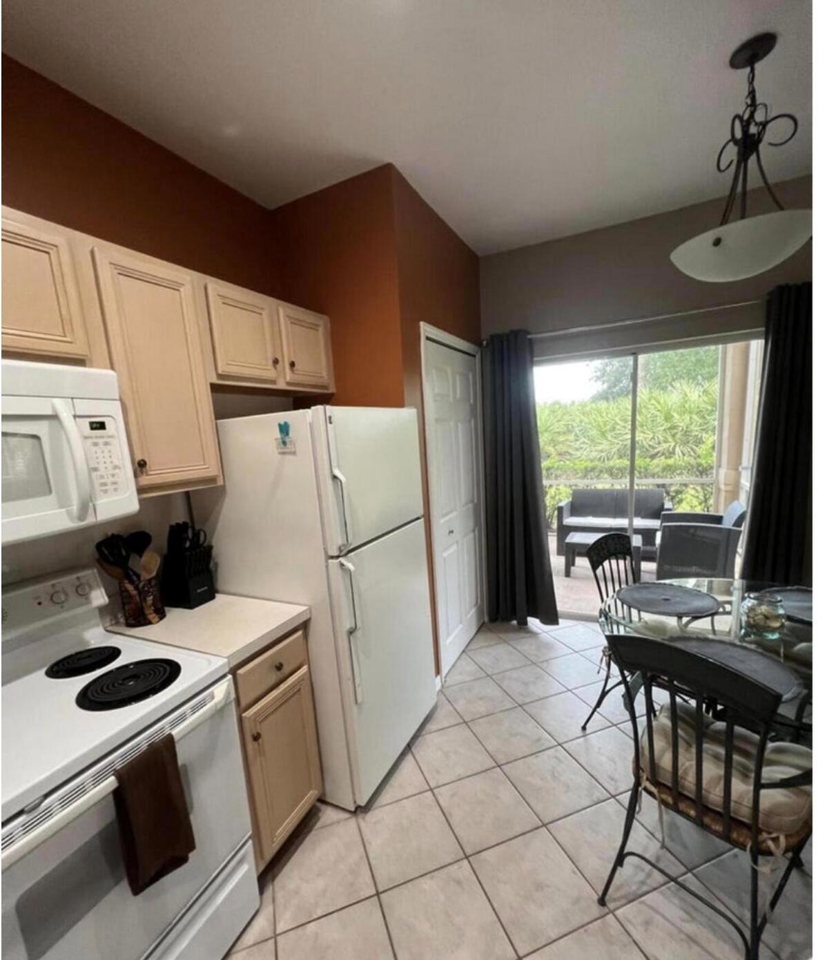 9898 Perfect Dr unit 19, Port Saint Lucie, FL 34986 - photo 1