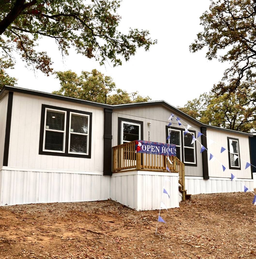 5732 Kay Dr, Fort Worth, TX 76119 - photo 1