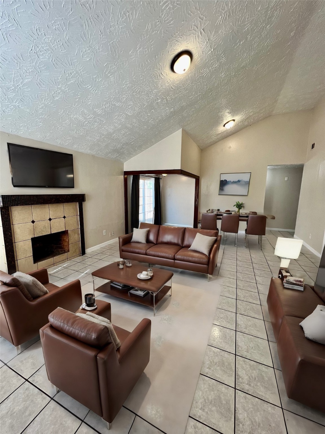 Living and dinning room combo.
*home has been virtually staged*