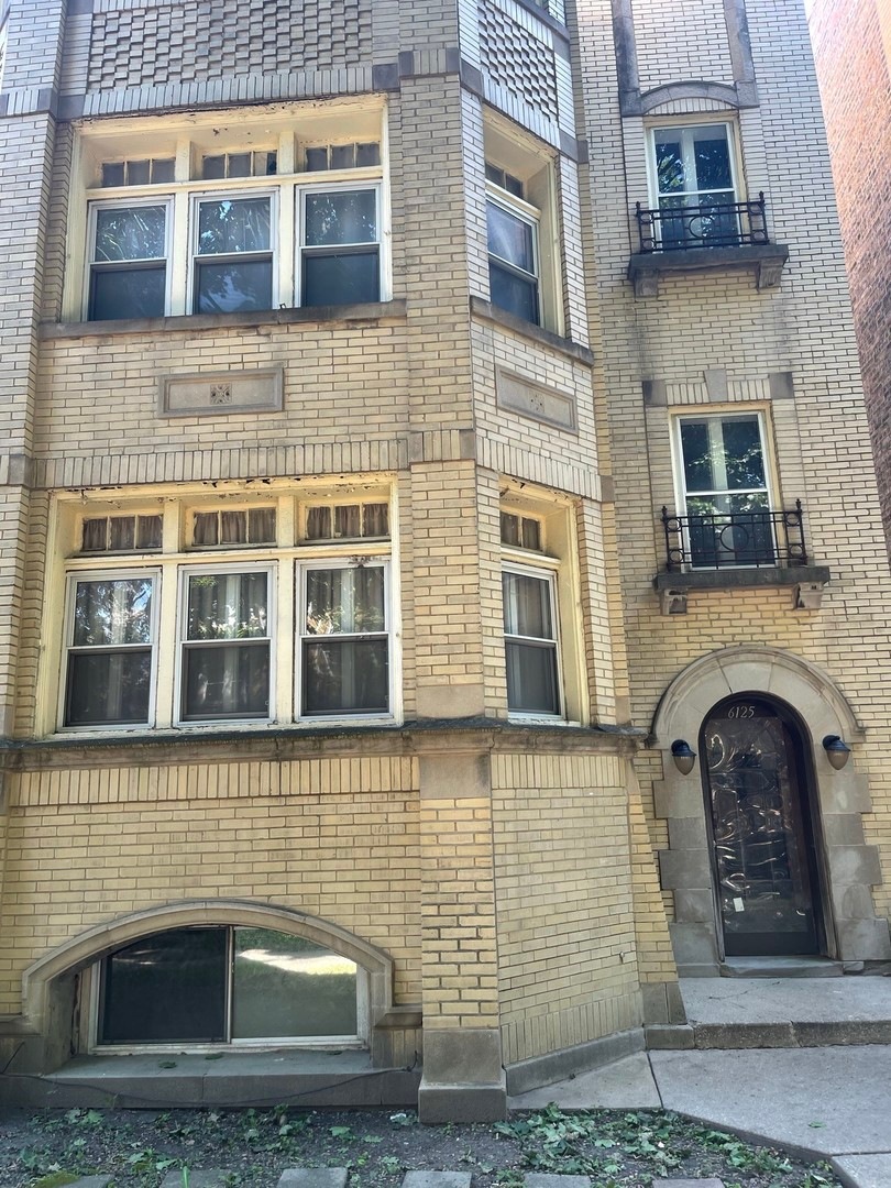 6125 N Washtenaw Ave unit 1, Chicago, IL 60659 - photo 1