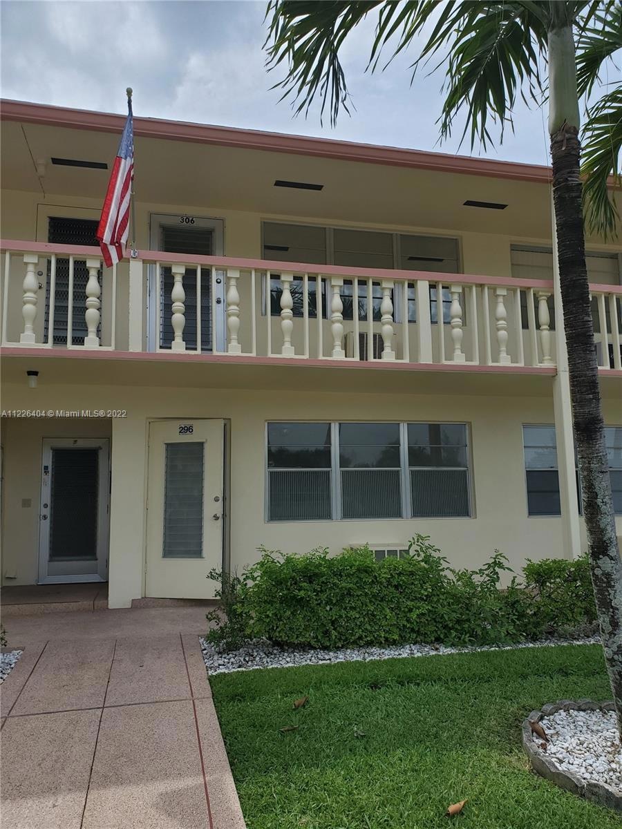 296 Camden M, West Palm Beach, FL 33417 - photo 1