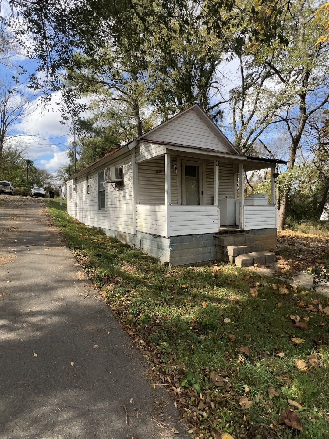 1202 Parker St, Columbia, TN 38401 - photo 1