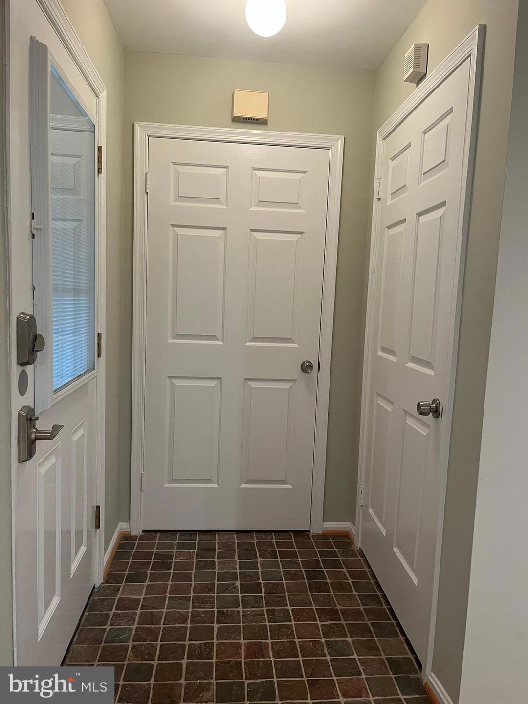 302A Locust St SE unit 2, Vienna, VA 22180 - photo 1