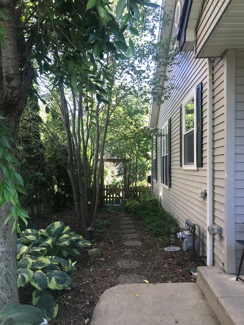 612 Chestnut Dr, Oswego, IL 60543 - photo 1