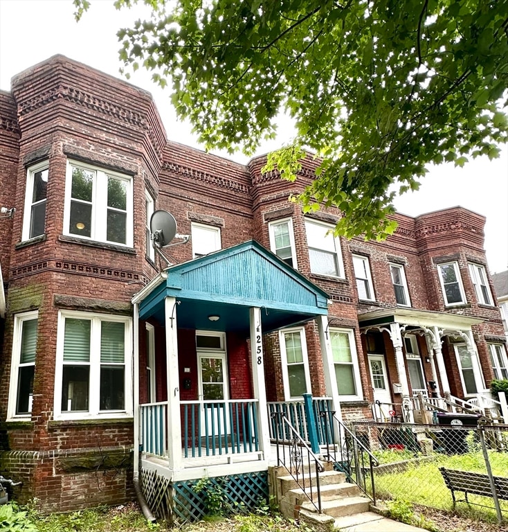 258 Walnut St, Holyoke, MA 01040 - photo 1