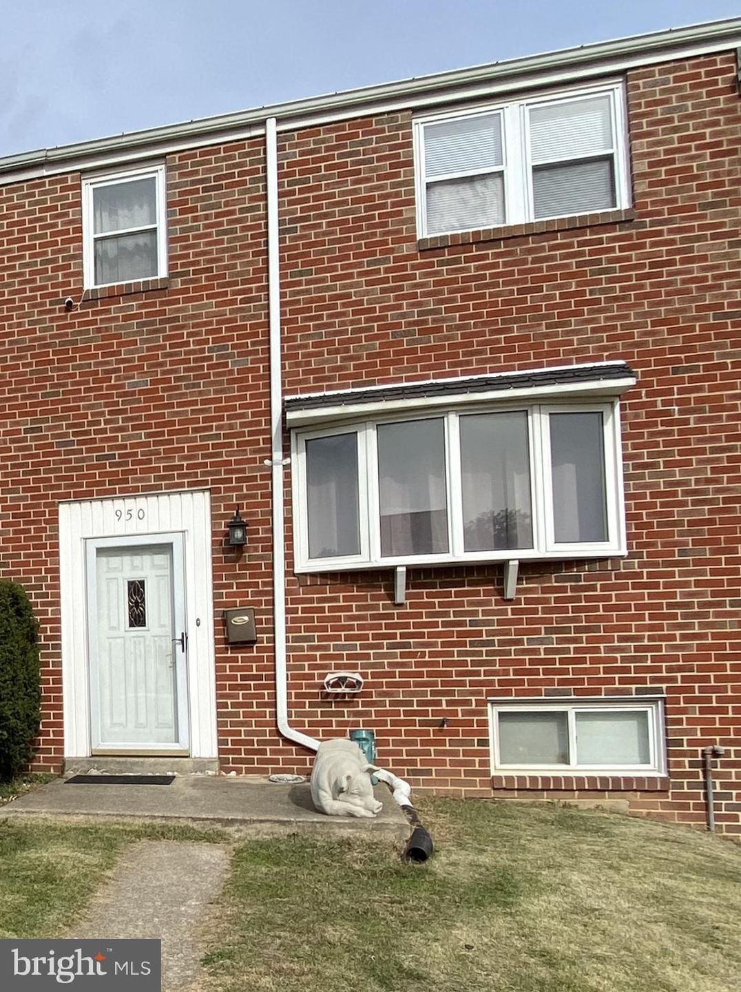 950 Regina Dr, Halethorpe, MD 21227 - photo 1