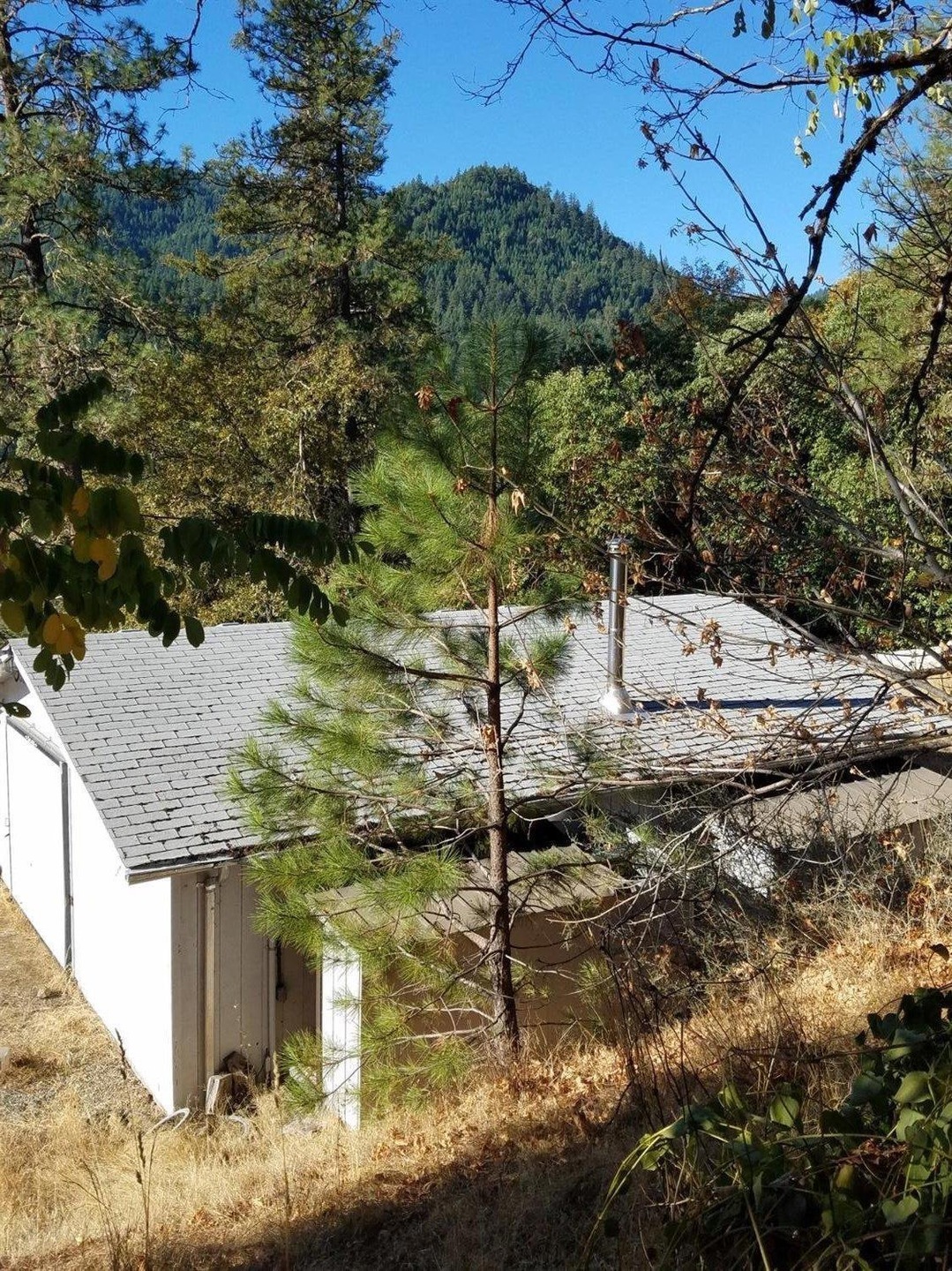 2585 E Evans Creek Rd, Rogue River, OR 97537 - photo 1