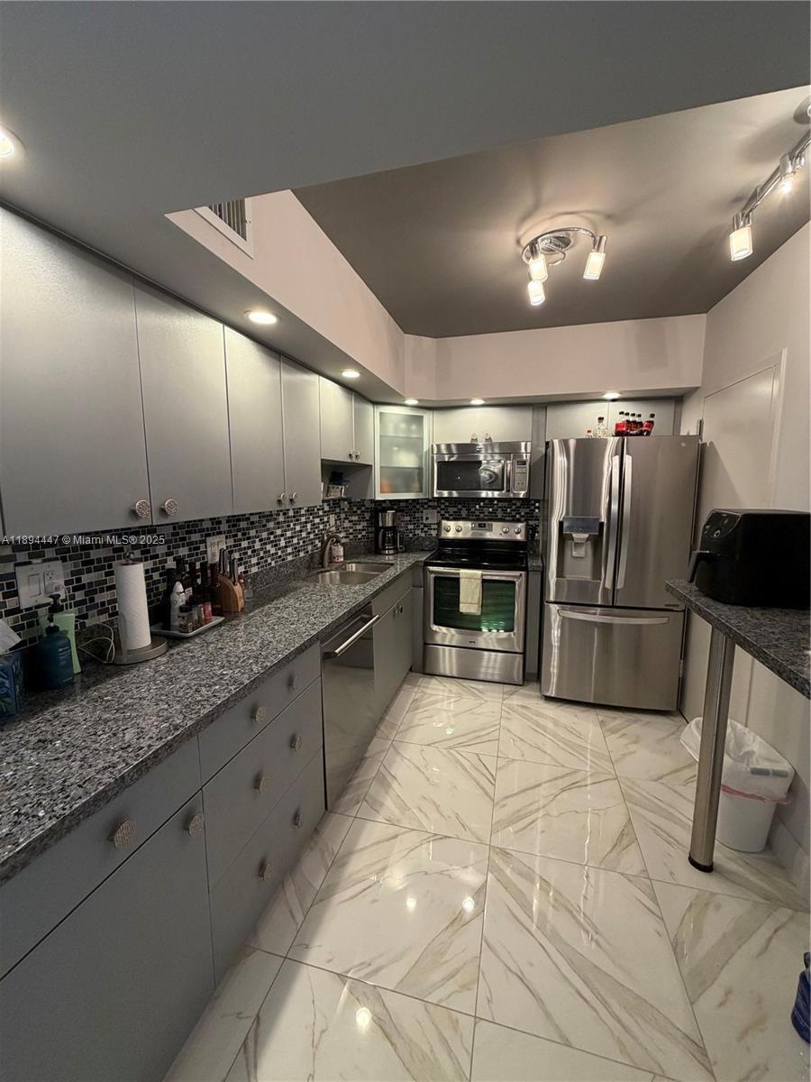 Arlen House unit 2014, Sunny Isles Beach, FL 33160 - photo 1