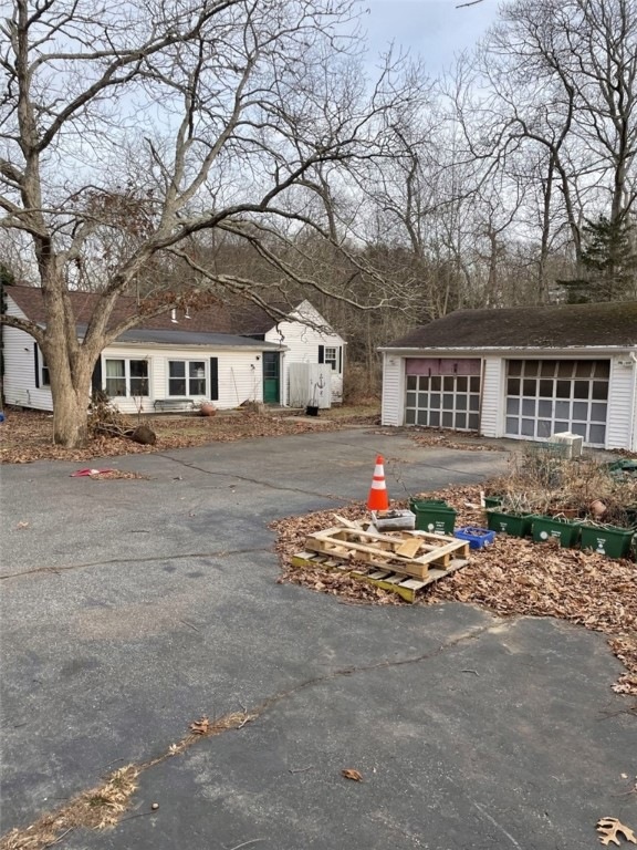 180 Winnapaug Rd, Westerly, RI 02891 - photo 1