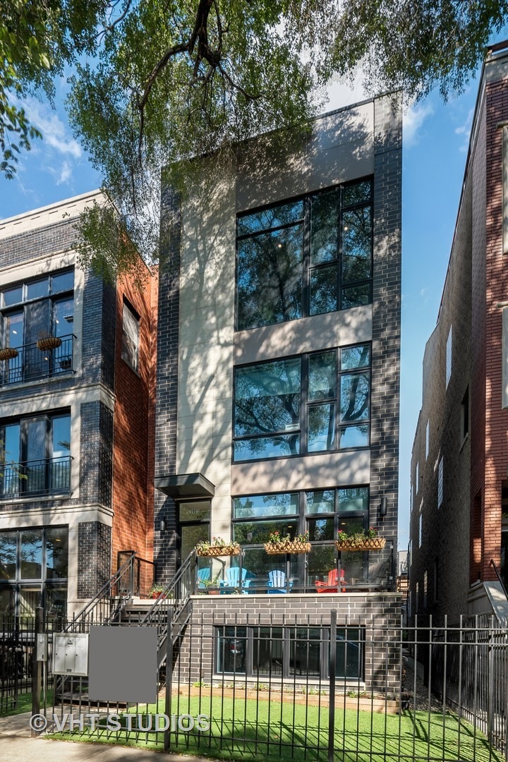 1021 N Honore St unit 1, Chicago, IL 60622 - photo 1