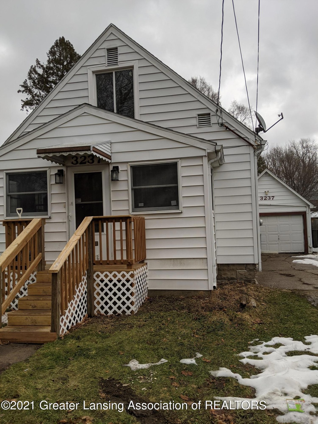 3237 Stabler St, Lansing, MI 48910 - photo 1
