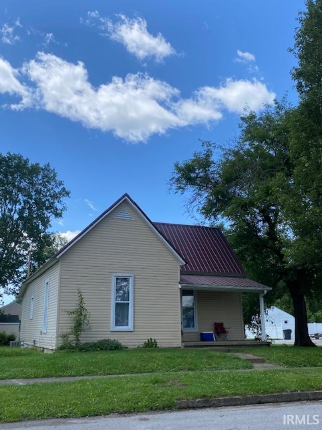 909 E Vincennes St, Linton, IN 47441 - photo 1