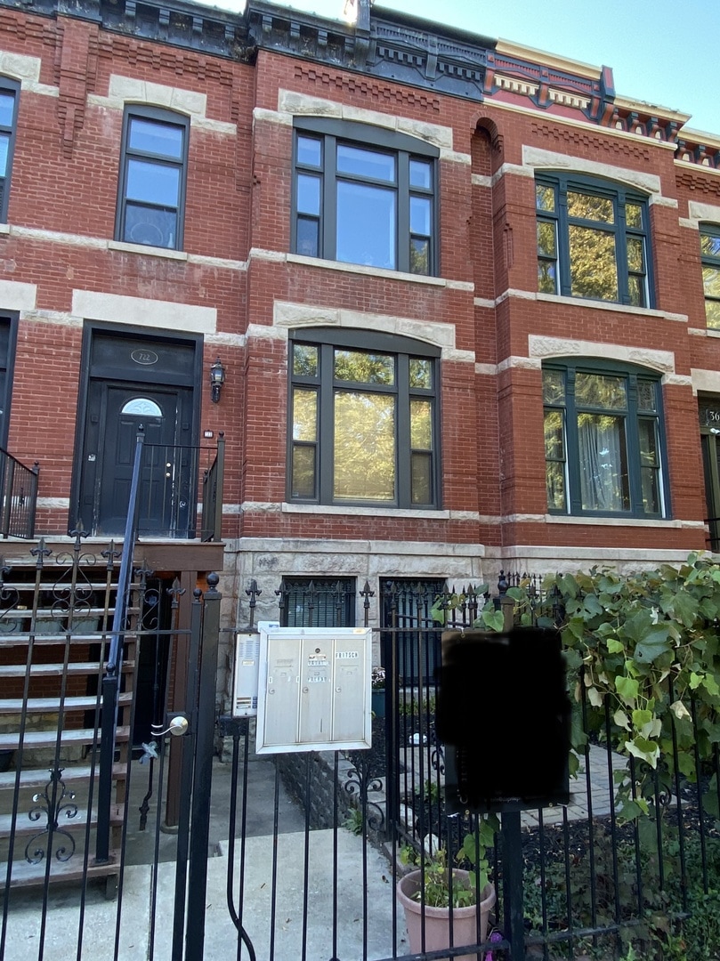 722 S Oakley Blvd unit 1, Chicago, IL 60612 - photo 1