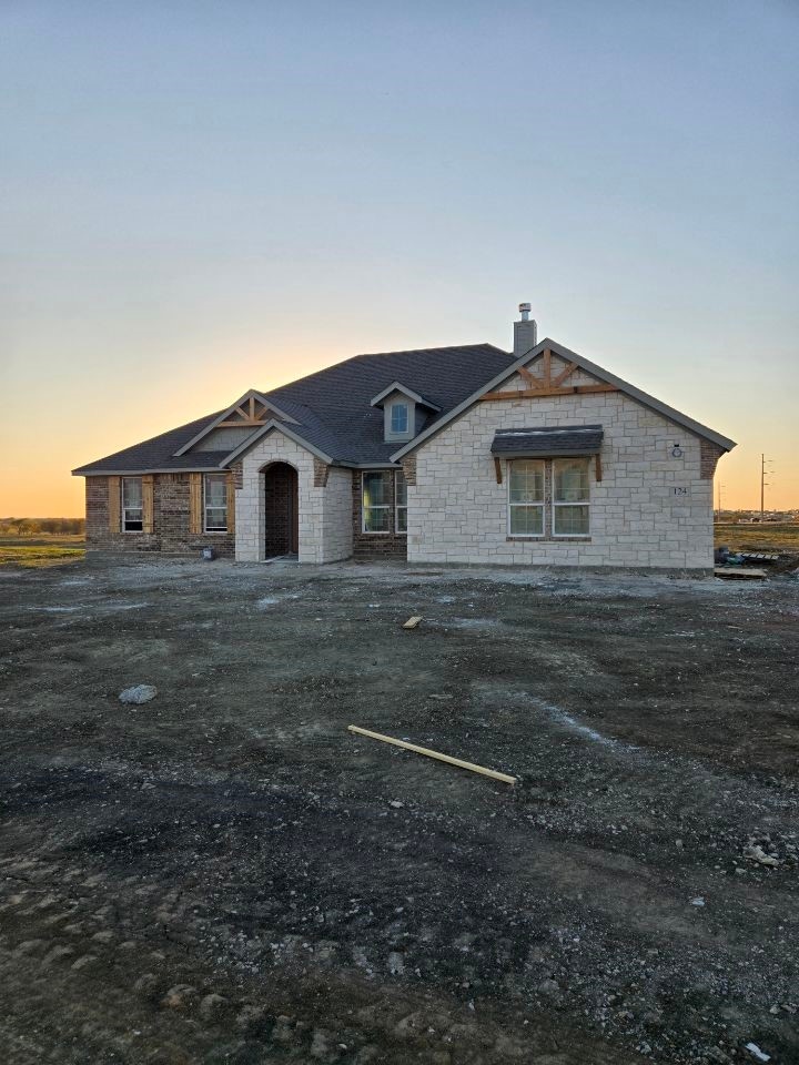 124 Hillview Trail, Decatur, TX 76234 - photo 1