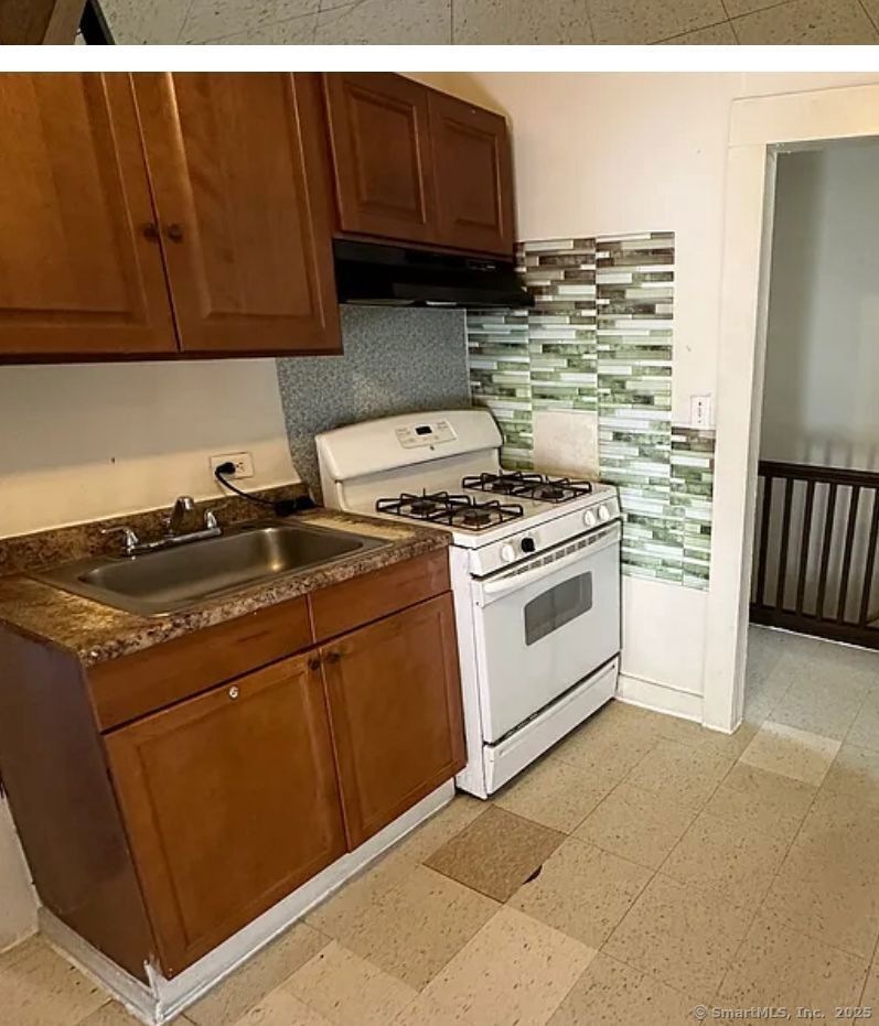 371 Myrtle Ave unit 2, Bridgeport, CT 06604 - photo 1