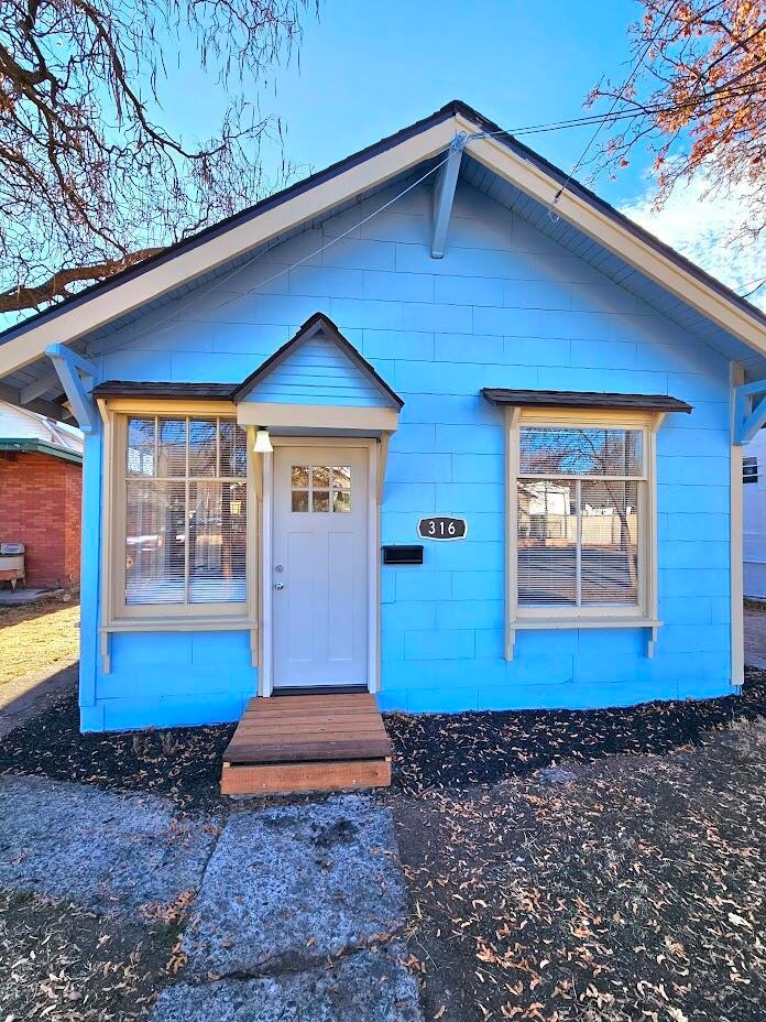 316 E Main St, Klamath Falls, OR 97601 - photo 1