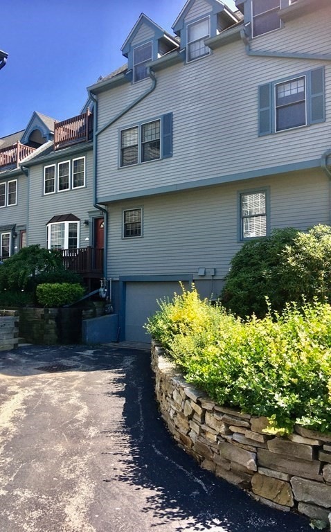 35 Merrymount Rd unit 10, Quincy, MA 02169 - photo 1