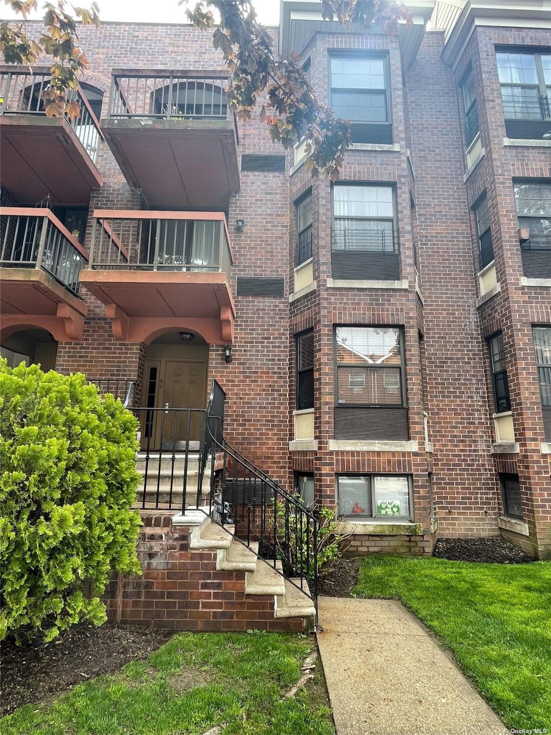 71-11 163rd St unit 1, Fresh Meadows, NY 11365 - photo 1