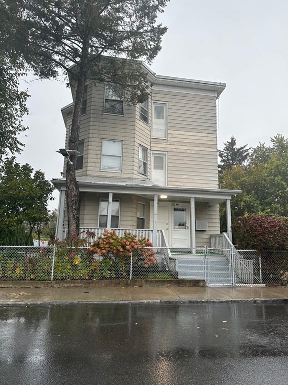 254 Tyler St unit 1, Springfield, MA 01109 - photo 1