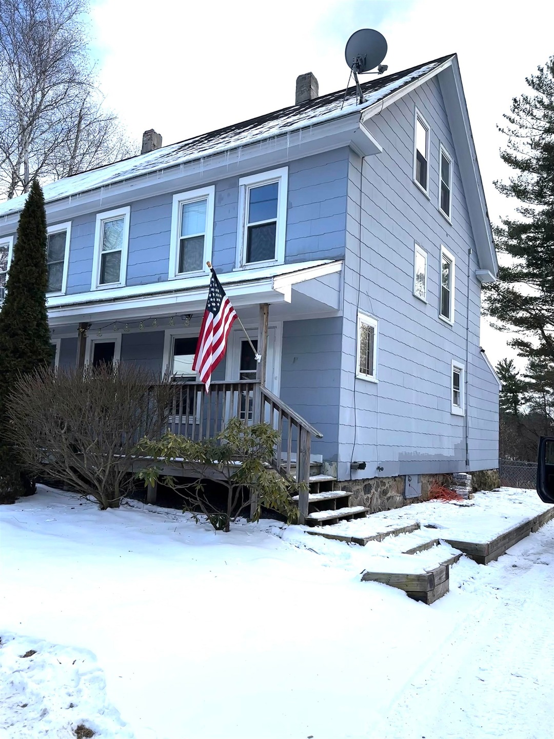 32 W Pine St unit B, Plaistow, NH 03865 - photo 1